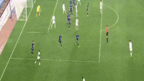 西班牙热议久保遭受歧视：瓦伦西亚或受降级影响，维尼修斯立场正确无误。